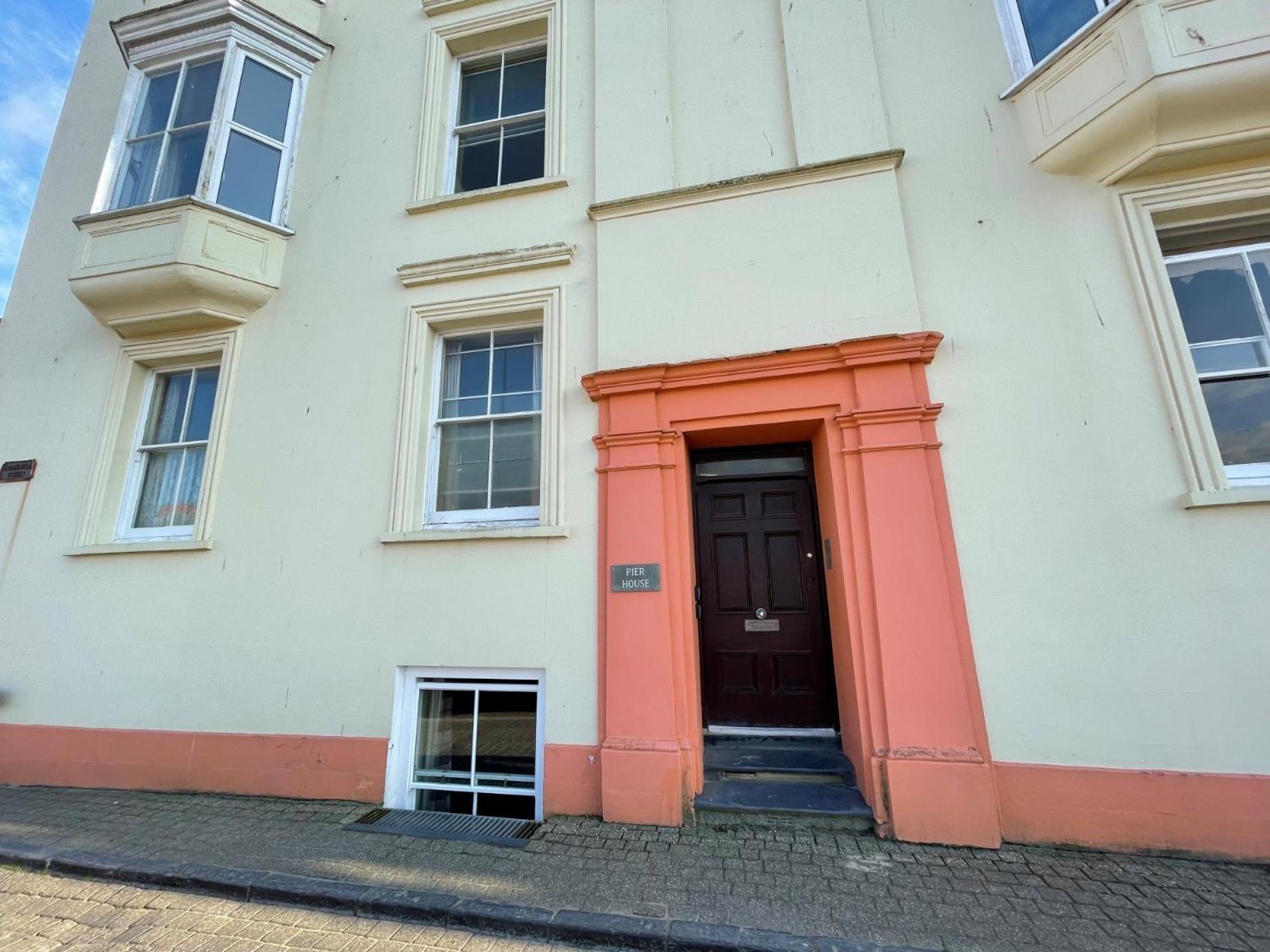 2 Bed In Tenby 82979 Ngoại thất bức ảnh